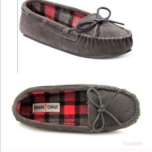 Minnetonka Slippers